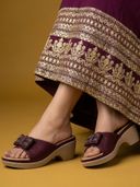 Maroon color option, Currently selected