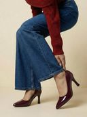 Maroon color option, Currently selected