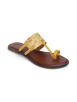 PEPPER - Yellow Kolhapuri Flats