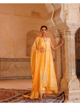 Bannhi by Priyanka Rathore - Pastel Orange Chanderi Kurta with Crop Top with Pant & Dupatta