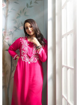 House of Chikankari - Women'S Pink Rayon Three Fourth Sleeves Chikankari Kurta with Palazoo