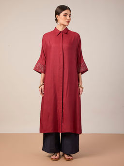 House of Mantra - Women Maroon Silk Blend Embroidered Kurta with Pant