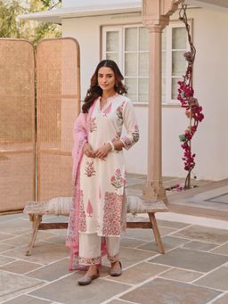 Karaj Jaipur - Light Pink Placement Hand Block Kurta with Pant and Dupatta (Set of 3)