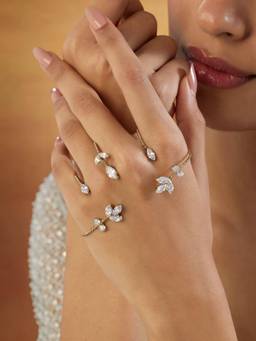 Indinoor - White Zircon Leaf Palm Cuff