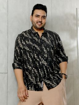 Instafab Plus - Men Onyx Black Grazed-Houndstooth Imprint Shirt