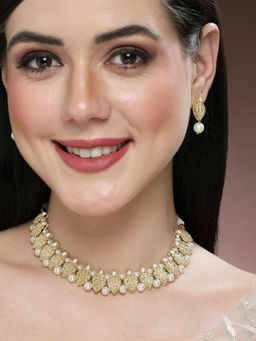 Karatcart - Gold Plated Kundan and Peal Jewellery Set for Women