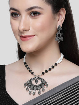 Karatcart - Black Beads Oxidised Silver Necklace Set for Women