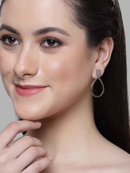 Karatcart - Silver Plated Drop Shape Kundan Dangler Earrings for Women