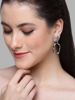 Karatcart - Silver Plated Heart Shape Kundan Drop Earrings for Women