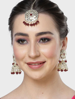 Karatcart - Gold Plated Mirror and Maroon Bead Studded Round Jhumki Earrings & Maangtikka