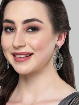 Karatcart - Oxidised Silver Black Stone Studded Drop Earring for Women
