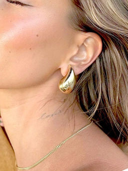 Karatcart - Teardrop Chunky Gold Studs Earrings