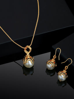 Estele - Gold Plated Fascinating Pendant Set with Glowing Pearl for Women