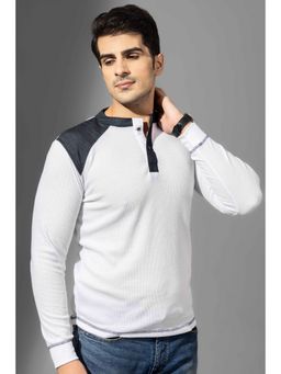 GRITSTONES - Men White Self Design Henley Neck T-Shirt