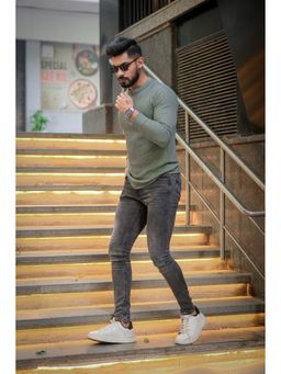 GRITSTONES - Men Greenish Grey Self Waffle Knit Henley T-Shirt