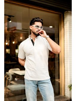 GRITSTONES - Men Cream Mandarin Collar Tinted Polo T-Shirt