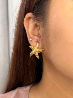 ISHKAARA - Golden Stainless Steel Starry Studs Earrings