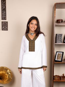 NISHORAMA - White Embroidered Kurti