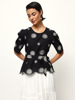ISHIN - Black Embroidered Top