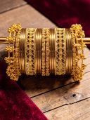 Gold color option, Currently selected