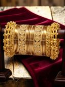 Gold color option, Currently selected
