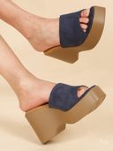 Navy Blue color option, Currently selected