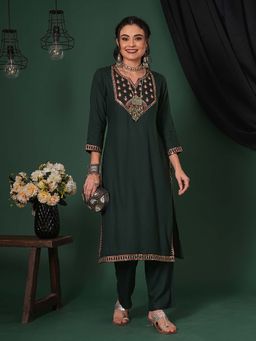 Globus - Women Green Embroidered Kurta with Pant (Set of 2)