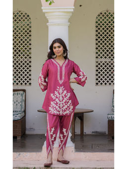 HOUSE OF KARI - Saba Chikankari Kurta & Dhoti in Habutai Silk - Pink (Set of 2)