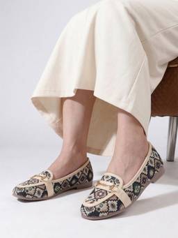 CHINRAAG - Women Cream Synthetic Sole Loafers