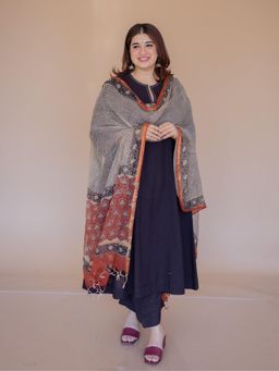 The Indian Ethnic Co. - Off White Stripes Bagru Kota Doria Cotton Dupatta