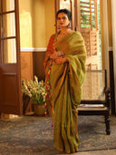 Green color option, Sold out, Currently selected