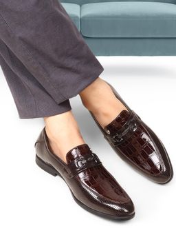 Carlton London - Men Brown Textured with Metallic Hardware Formal Loafers