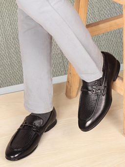 Carlton London - Men Black Perforated Vamp Slip-On Loafers