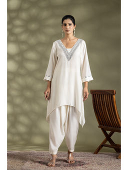 HAAVI BY PURAB - Off White Bamberg Silk Embroidered Kurta