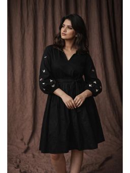 CUSTARD - Elegant Black Fit and Flare Dress with Belt