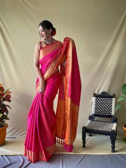 URBAN PALLU - Women Magenta Silk Blend Woven Saree