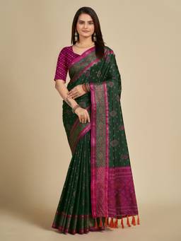 URBAN PALLU - Women Green Silk Blend Woven Saree