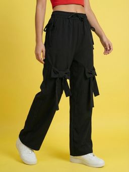 Buynewtrend - Bow Pocket Detail & Drawstring Waist Women Black Relaxed Fit Cargo