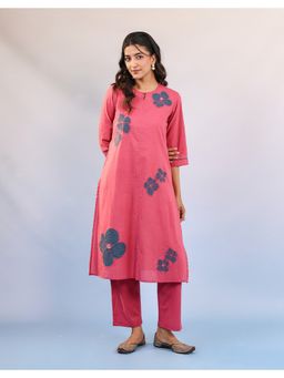 STUDIO MISRI - Pink Floral Embroidered Kurta and Pant