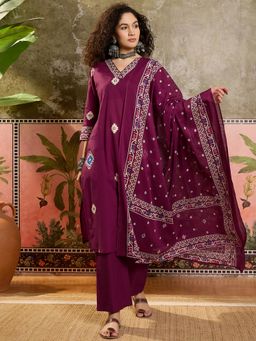 Vastramyaa - Women Wine Geometric Printed Kurta with Pant and Dupatta