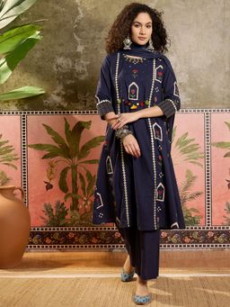 Vastramyaa - Women Blue Floral Printed Kurta with Pant and Dupatta