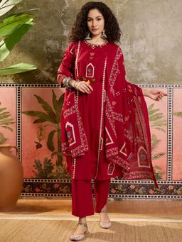 Vastramyaa - Women Red Floral Printed Kurta with Pant and Dupatta
