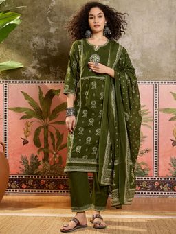 Vastramyaa - Women Green Floral Printed Kurta with Pant and Dupatta