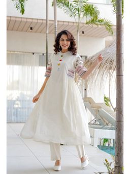Zolo Label - Women Off White Cotton Embroidered Anarkali Kurta with Pant