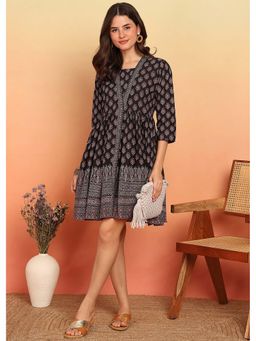 Vbuyz - Black Floral Printed Fit and Flare Stitched Dress