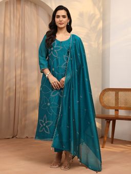 Libas - Green Embroidered Silk Blend Straight Kurta And Pant With Dupatta