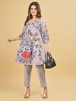Tikhi Imli - Grey Rayon With Floral Thread Embroidery Kurta And Pant