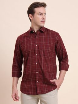 JadeBlue - Men Red Pure Cotton Checks Tailored Fit Shirt