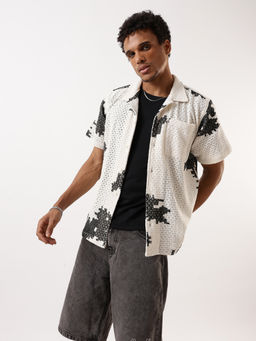 Hubberholme - Men Black Washed Oversized Spread Collar Shirt