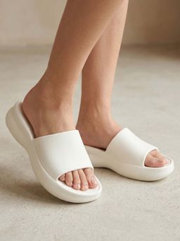 Carlton London - Women White Ultra-Lightweight Sliders